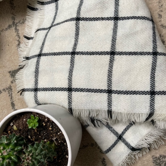 Chic Blanket Scarf 🌿 - Picture 2 of 2